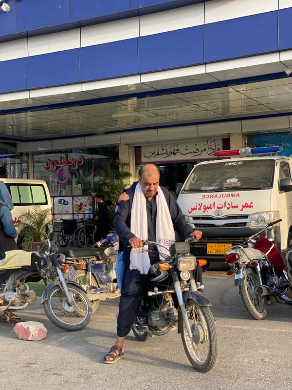 Street and marketplace scene in Kandahar, Afghanistan