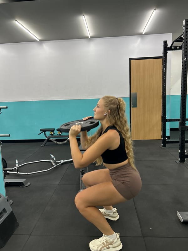 Woman documents gym workout session in Kuta Selatan