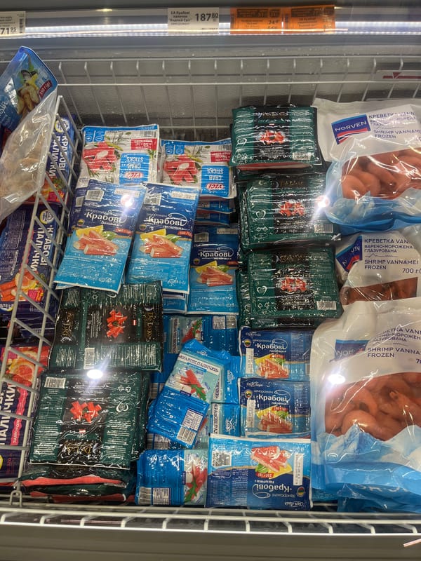 Child enjoys grocery shopping trip in Uzhhorod supermarket