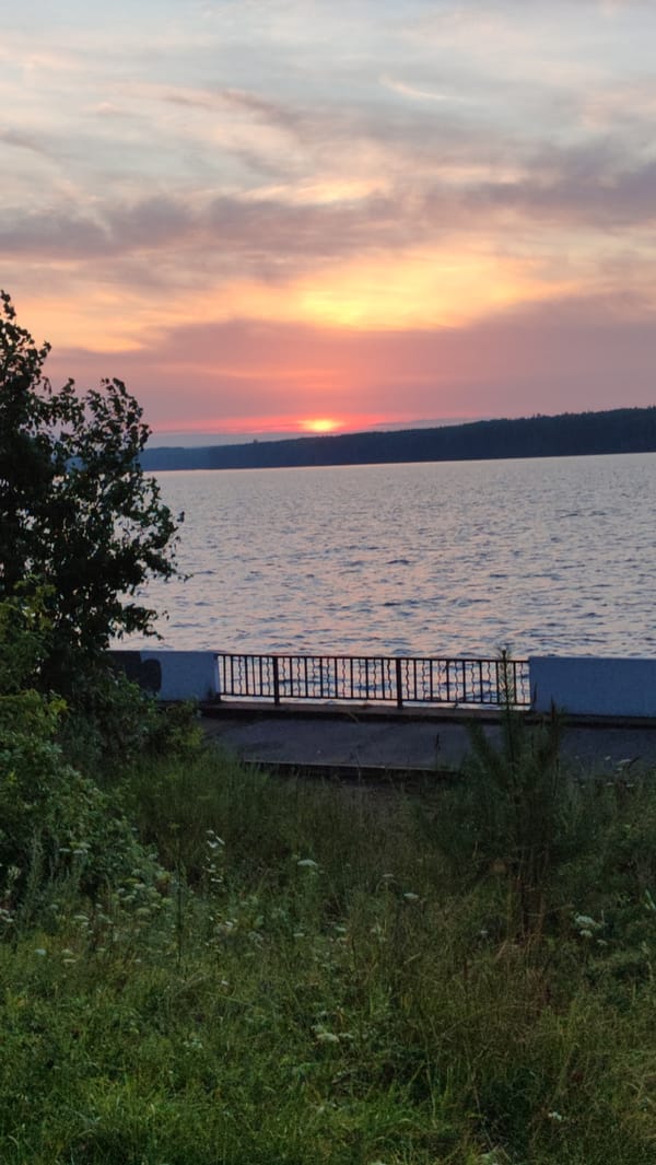 Sunset over the Kama River and indoor selfies in Chaikovsky