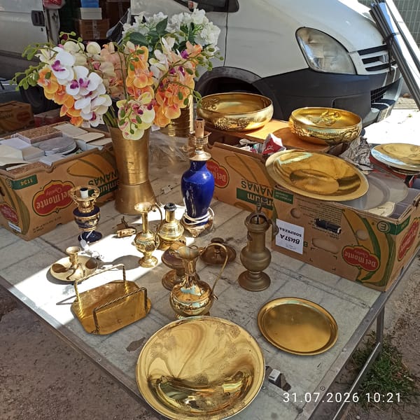 Street market in Modugno selling jewelry, bags, and beauty products