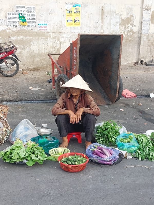 Morning market in full swing across Nha Trang's streets
