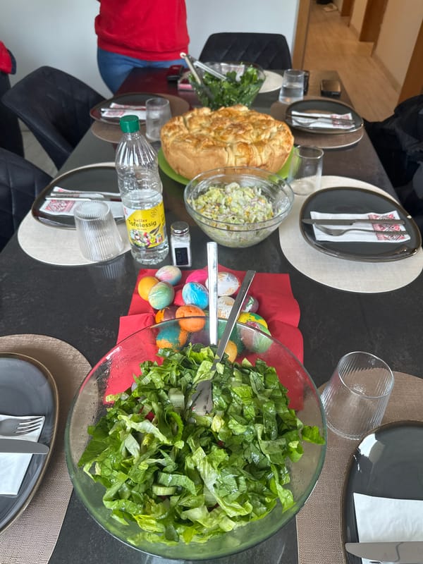 Family Easter gathering with decorated eggs documented in Essen