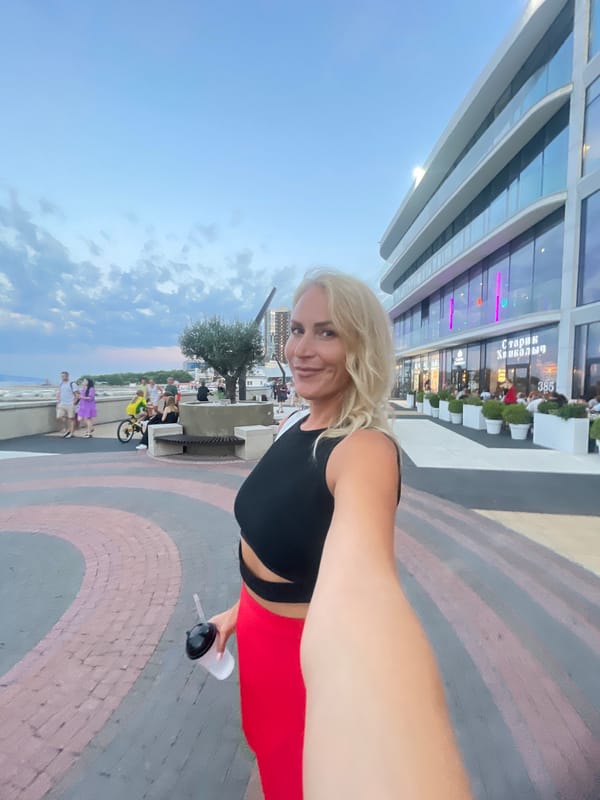 A summer afternoon out in Novorossiysk's waterfront district