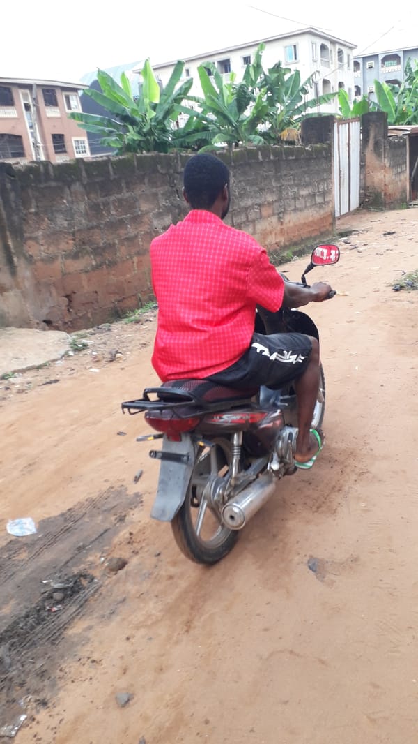 Everyday street life along a dusty Nkpor roadside