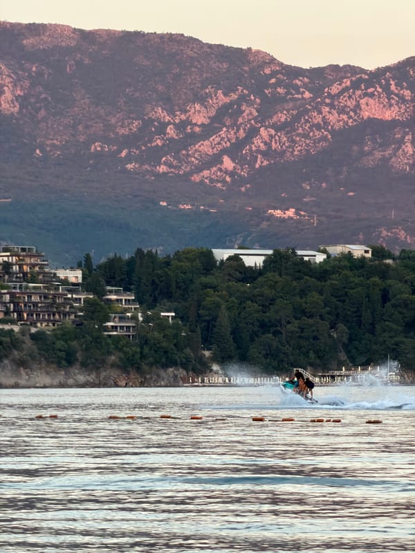 Budva residents enjoy sports, beach activities on spring afternoon