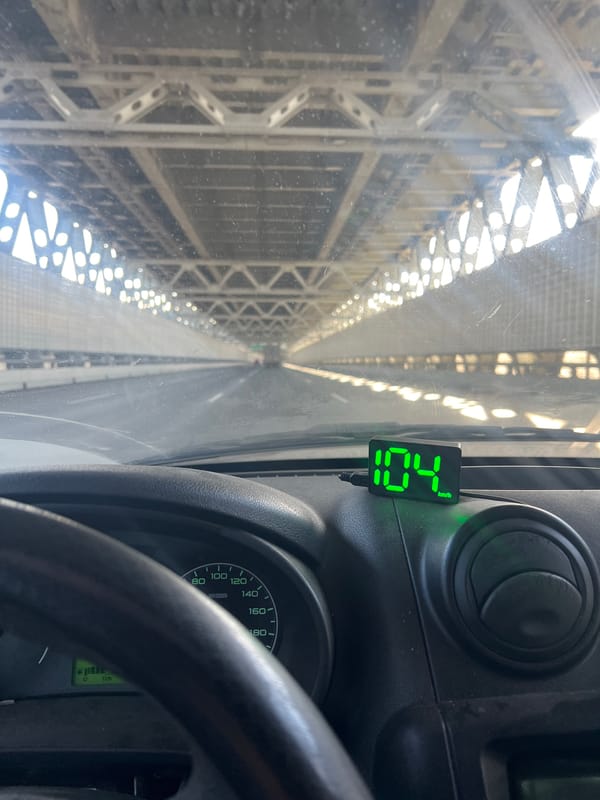 Vehicle crosses steel bridge in Saint Petersburg at 64 km/h