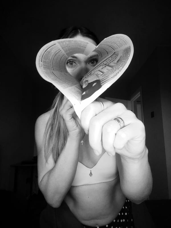 Woman poses for playful black and white portraits in Votkinsk