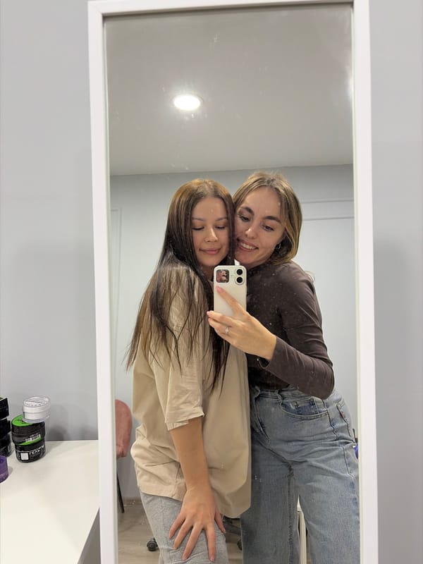 Nail salon session documented in Izhevsk, Russia