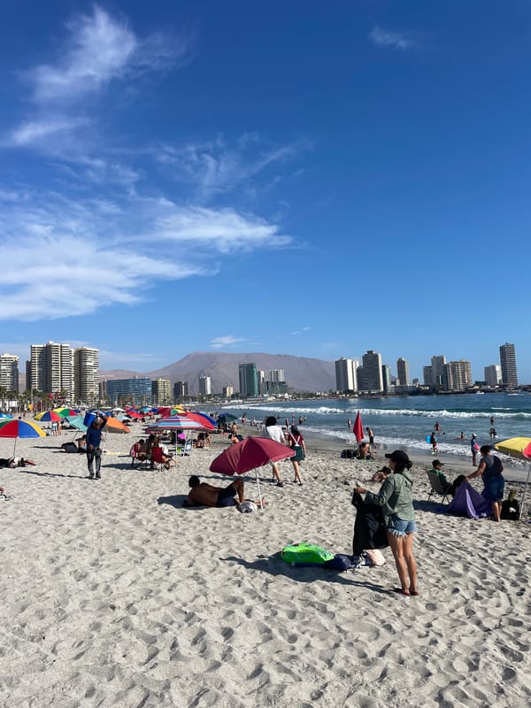 Crowded beach day draws visitors to Iquique coastline