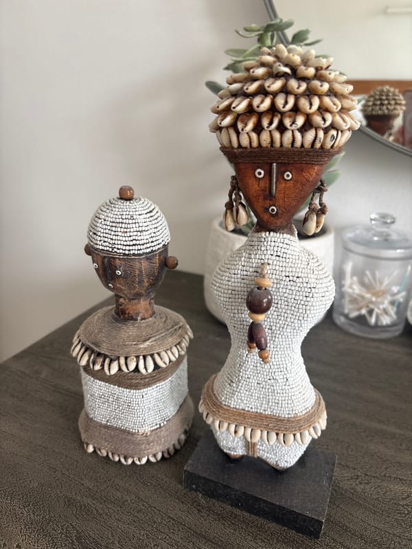 Dubai resident documents home decor collection in morning session