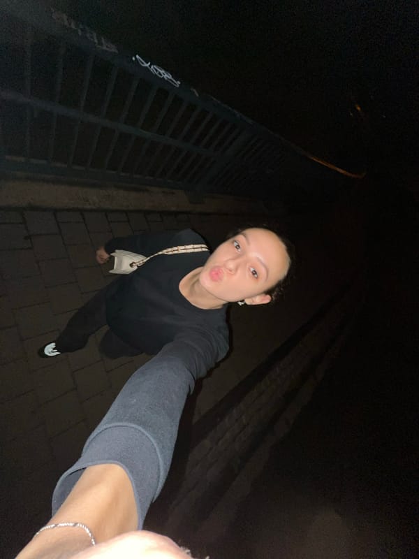 Woman documents nighttime walk through Saarbrücken in selfie series