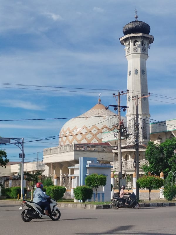 Daily life documented at Lhokseumawe mosque during morning hours