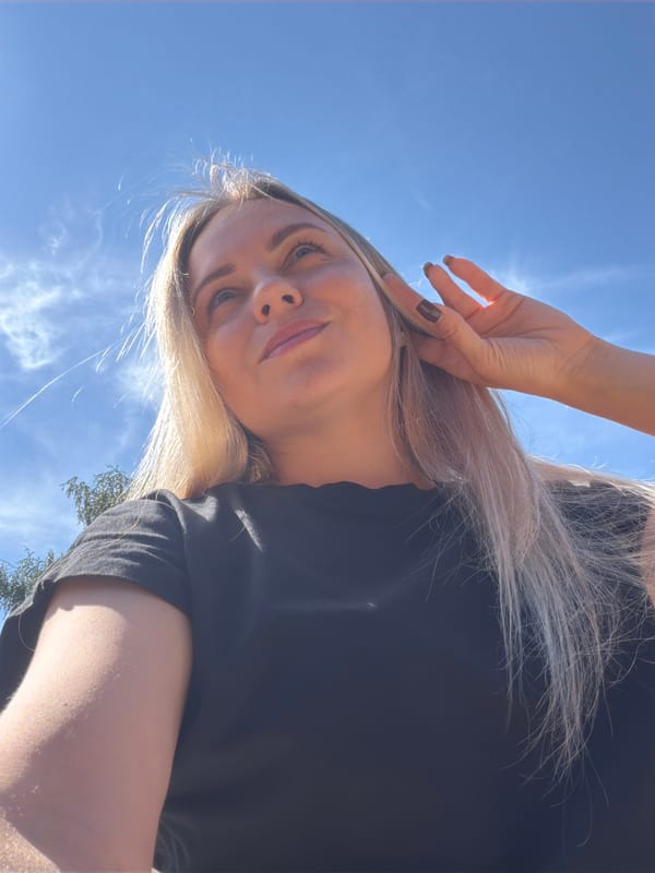 Sunny morning in Votkinsk: selfies and a toddler outdoors