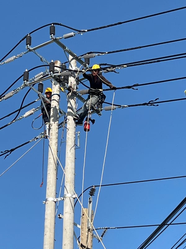 Power line work and a coffee stop along the Mũi Né coast