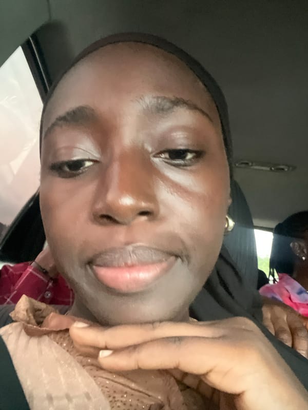 Person takes car selfie in Karum, Nigeria