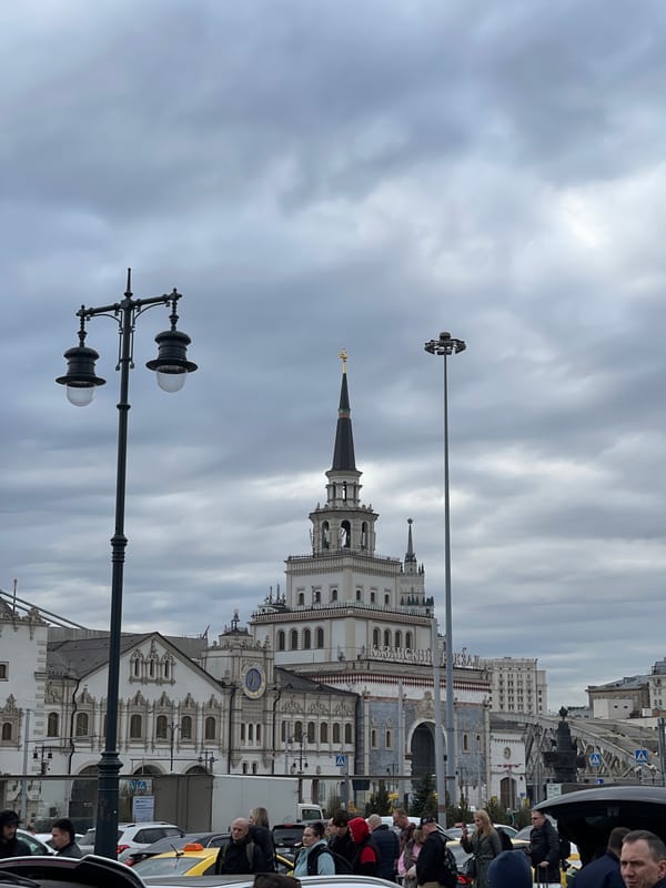 Morning scenes captured across Moscow under cloudy skies