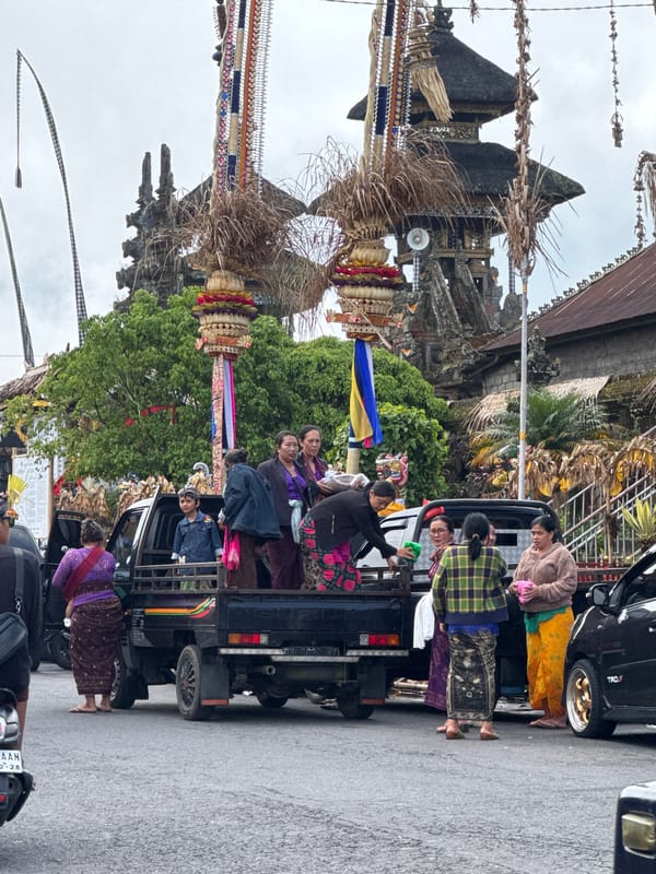 Traditional gathering at Kintamani temple draws crowds in Bali