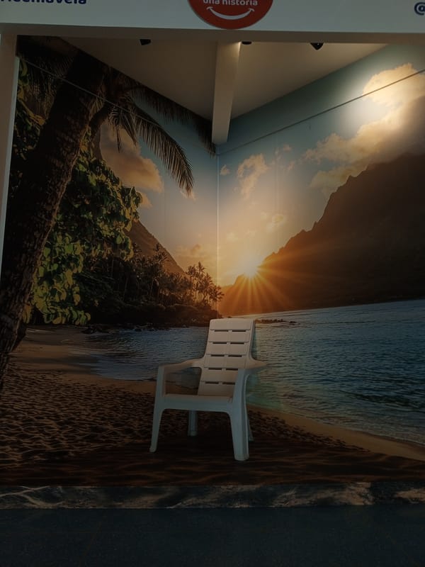 Shopping mall photo booths and storefronts documented in Porlamar