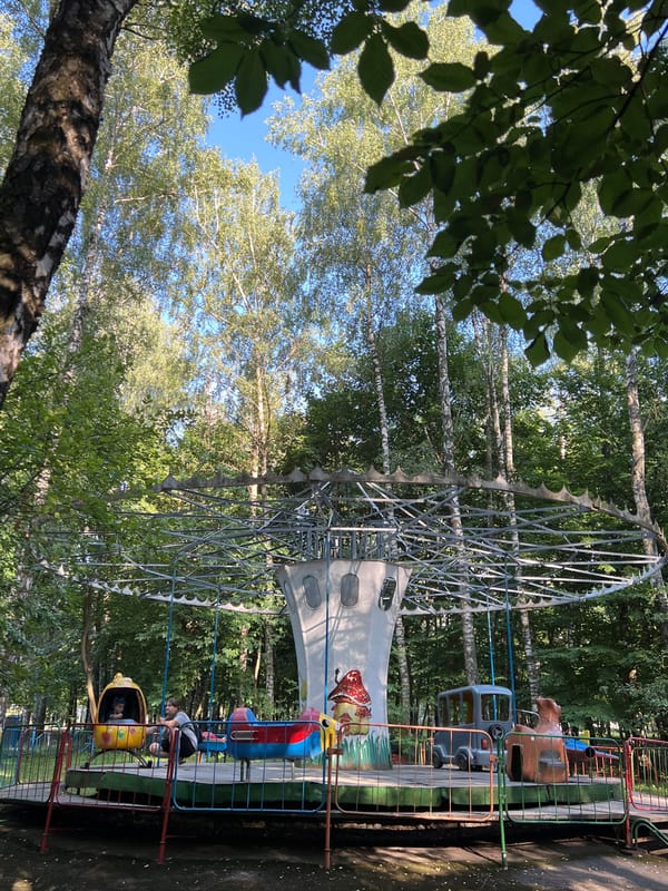 Afternoon at a Ternopil amusement park, rides and surroundings