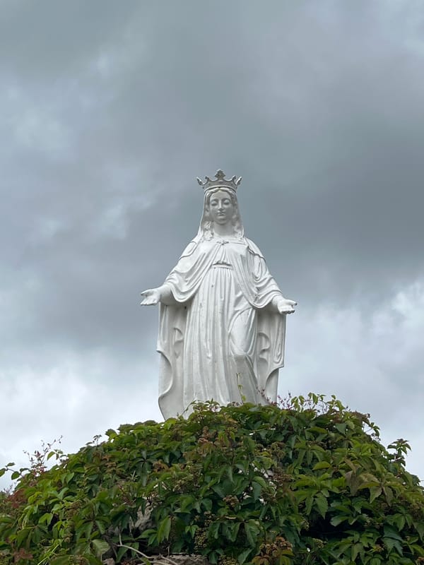 Religious statuary and stone architecture documented in Saint-Suliac, France