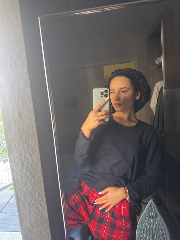 Morning moments: bedroom selfie and vehicle passengers documented