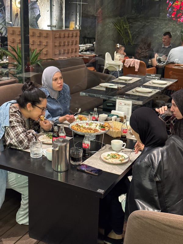 Person in distinctive eyewear spotted at Tashkent tea gathering