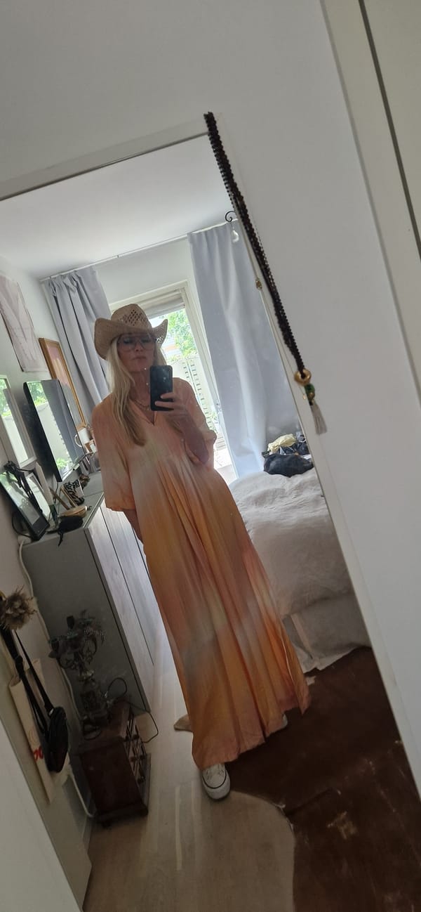 Mirror selfie outfit checks in Stockholm, summer morning