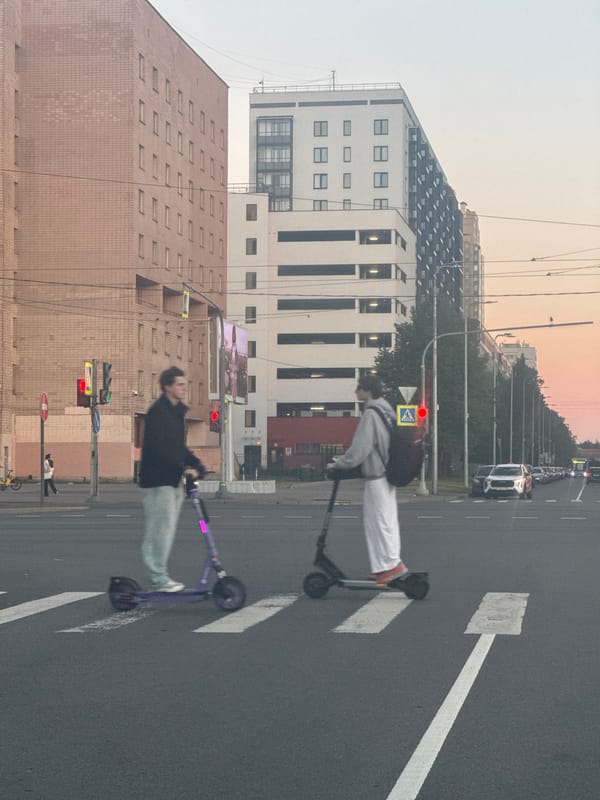 Rush hour street scene at a Saint Petersburg intersection, dusk