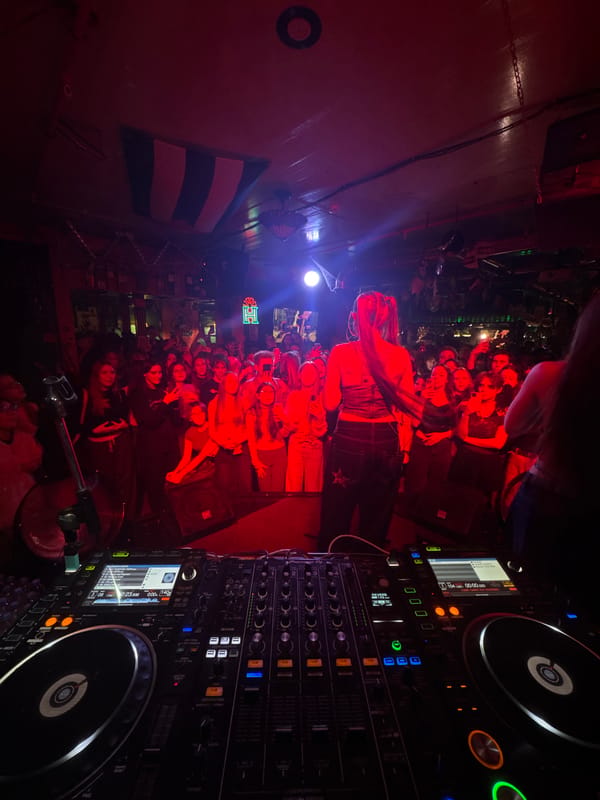 Crowded nightclub scene documented in Saransk, Russia