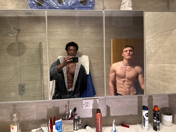 London residents captured in selfies and street scenes