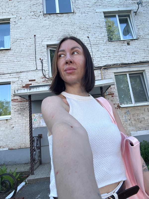 Morning life documented in Votkinsk: selfies, sleeping cat, playground