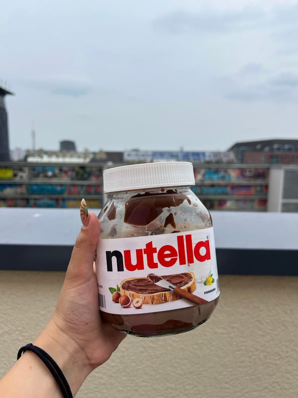 Nutella jar spotted, pink cupcakes frozen in Mönchengladbach