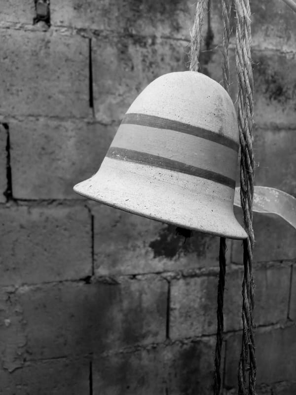 Black and white photography session captures daily life in Montalbán