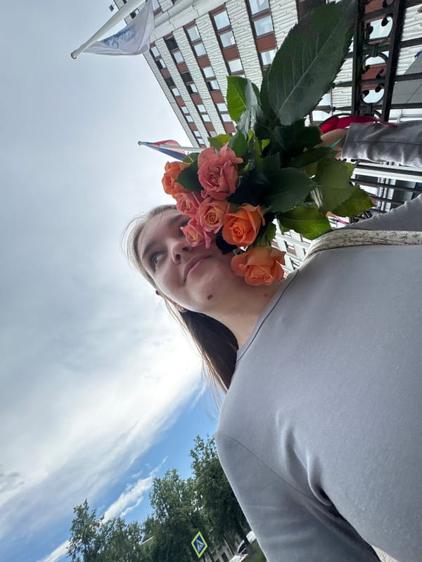 Roses, cats, and daily life in Chaikovsky on a June morning