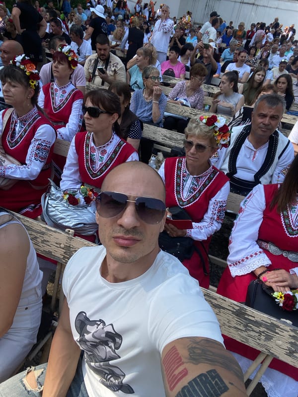 Traditional folk dance festival draws crowds in Pleven, Bulgaria