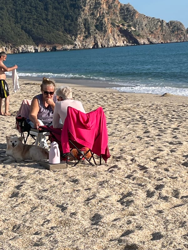 Beachgoers enjoy sunny afternoon at Alanya resort