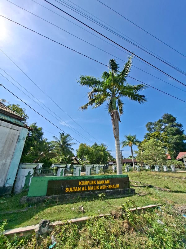 Sultan's tomb complex entrance monument in Beuringen, Indonesia