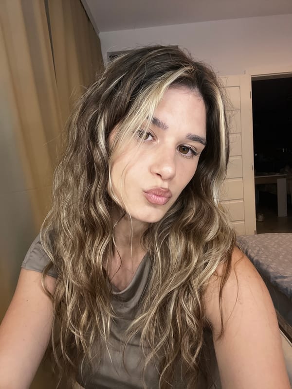 Casual indoor portraits and a beauty setup in Tsarevo