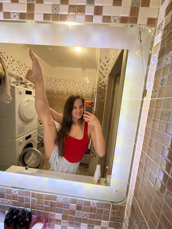 Contortionist bathroom selfies in Ufa, flexibility on full display