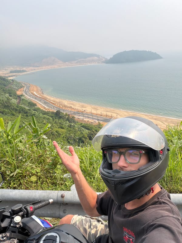 Motorcyclist captures selfie at Đà Nẵng coastal viewpoint