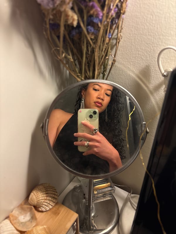 Person takes mirror selfie in Lisbon