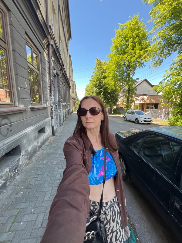 Sunny afternoon documented: coffee, selfies, swimming pool visits