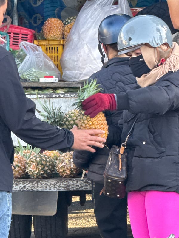 Evening market life continues in Da Lat streets