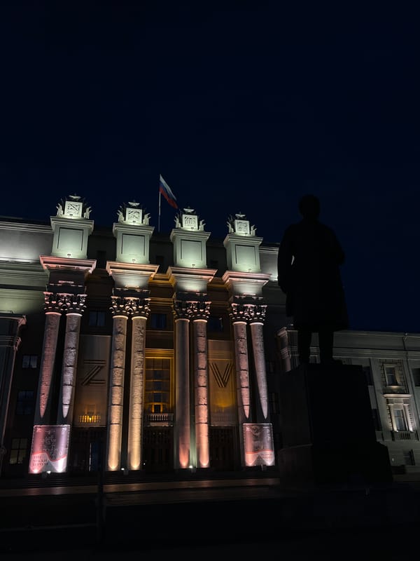 Night out around Novokuybyshevsk's Soviet-era landmarks