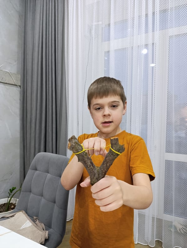 Family life documented in Chaikovsky home during afternoon hours