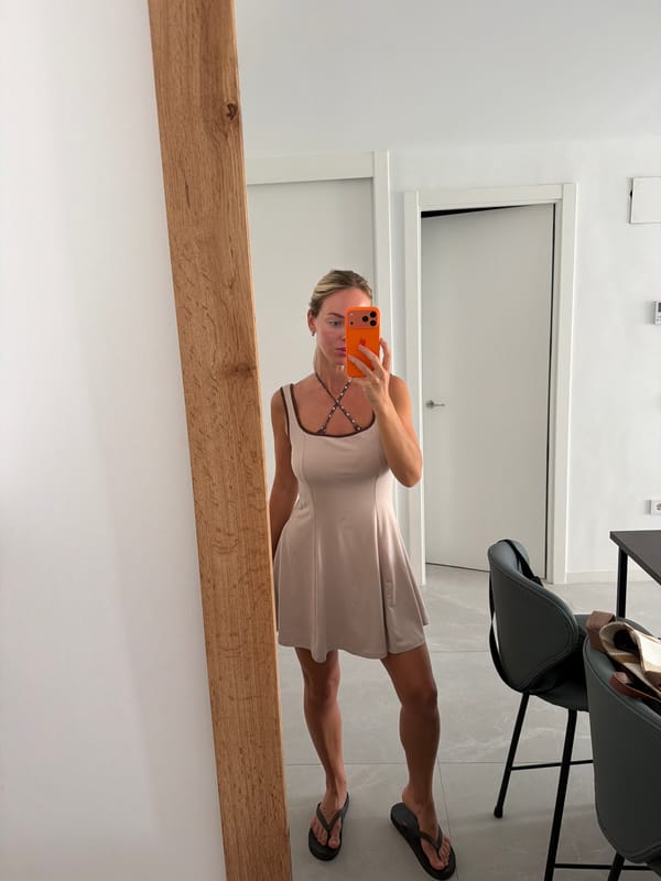 Morning mirror selfies and holiday prep in Finestrat, Spain