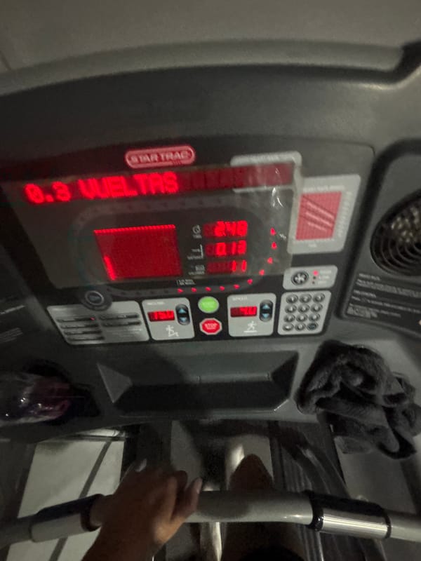Gym equipment console photographed in San Andrés Cholula facility
