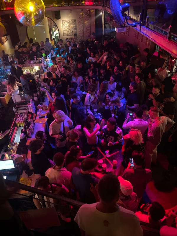 A lively night at a Da Nang bar and outdoor venue