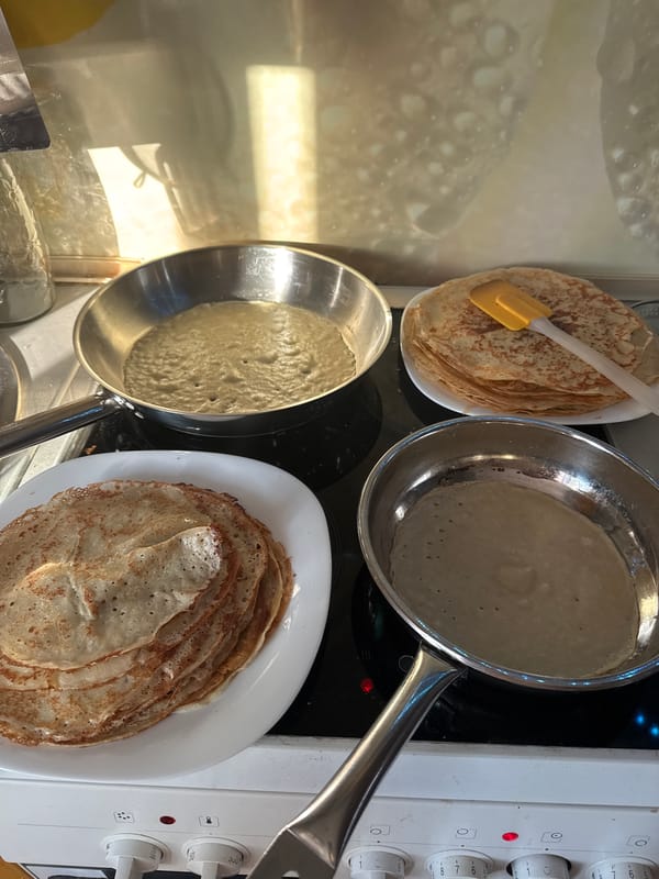 Home cook documents pancake making process in Russian kitchen